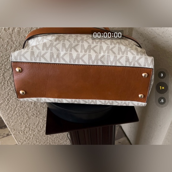 Michael Kors Hamilton signature Satchel - Picture 5 of 8